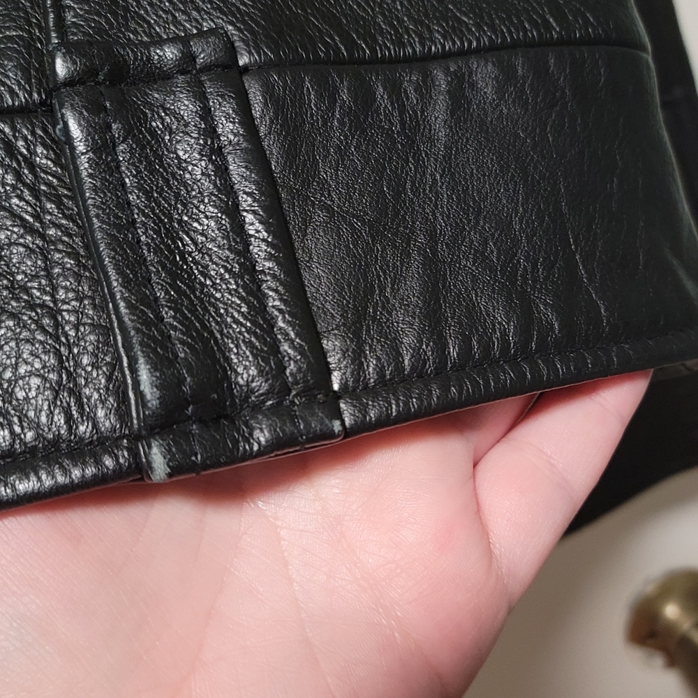 Elegant Black Leather Women's Jacket - Picture 4 of 11